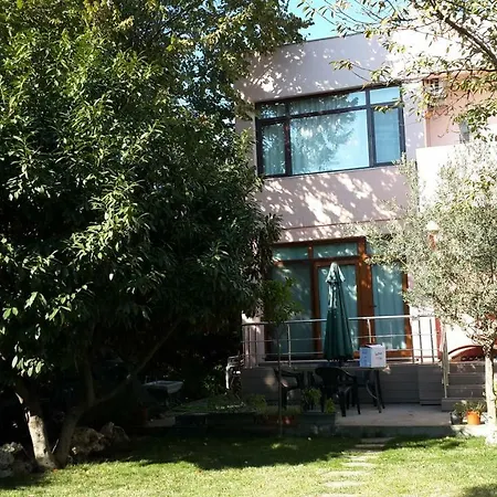 Superb House With Marvelous Garden Villa
