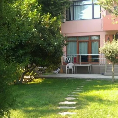 Superb House With Marvelous Garden Villa